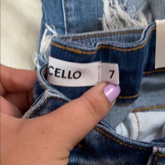 Distressed blue jeans - Picture 5 of 5